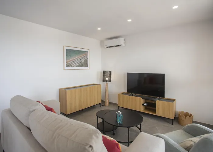 Apartment At Ponent V Piles
